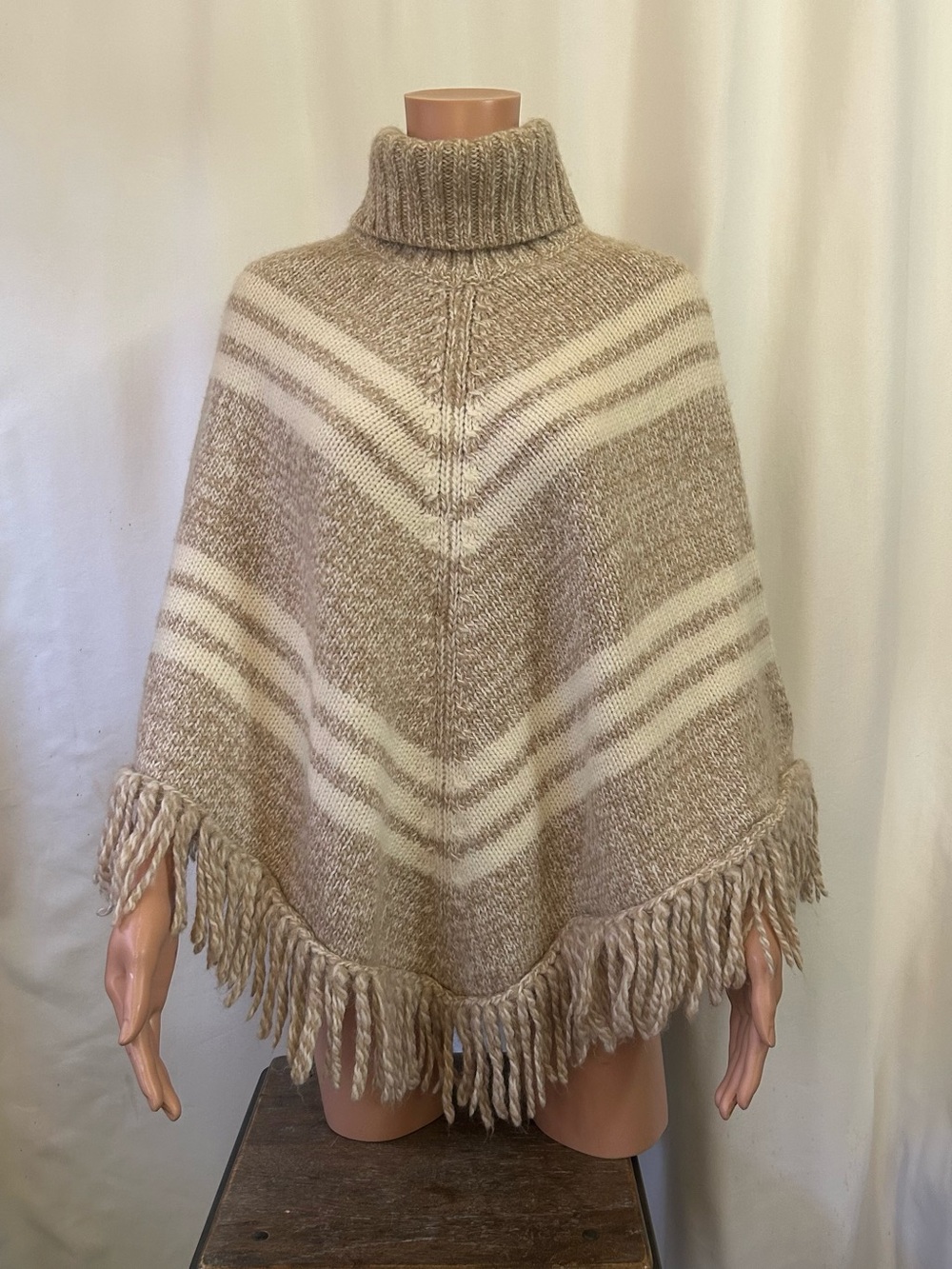 Banana Republic Turtleneck Fringe Tan & Cream Chevron Stripe Poncho Size M/L